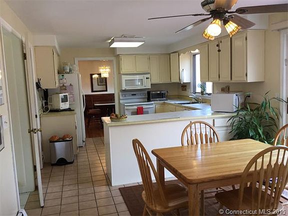 Large eat in kitchen has sl...