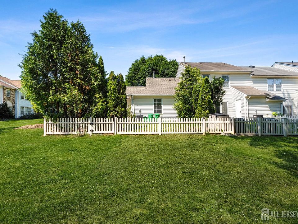 1st image of 58 Beacon Pl