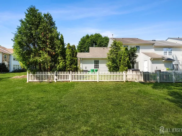 58 Beacon Pl, Robbinsville, NJ 08691