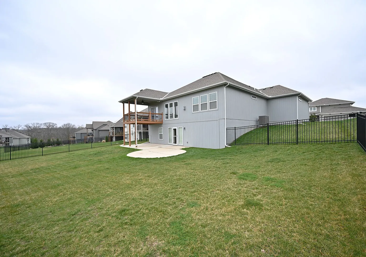 Wonderful 4 bedroom, 3 bath home with 3 car garage for rent! — Photo 4