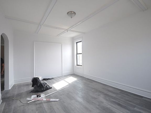 4th image of 2031 Bedford Ave #4R