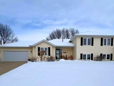 405 Thomas Dr, Eagle Lake, MN, 56024