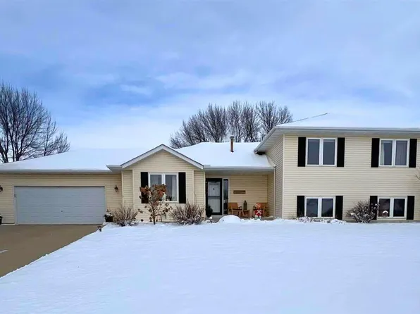 405 Thomas Dr, Eagle Lake, MN 56024