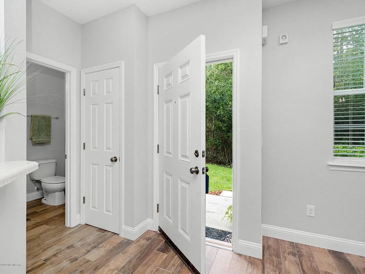 3 bed, 1767 sqft, $2,400 — Photo 3
