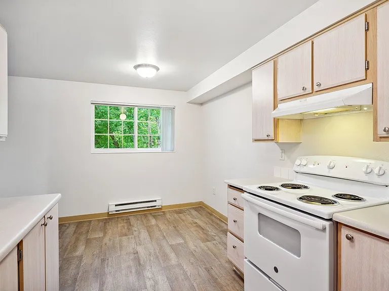 The Summit Apartments — Photo 31