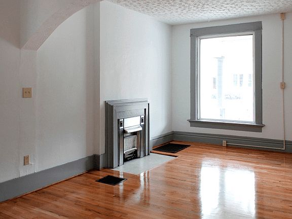 3rd image of 113 E Woodruff Ave