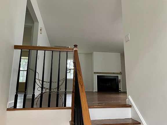3rd image of 7 High St