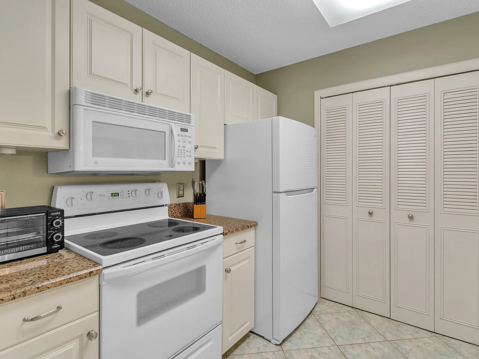 2 bed, 1188 sqft, $3,000 — Photo 2