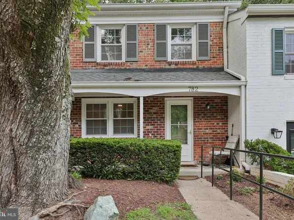 782 Azalea Dr #15, Rockville, MD 20850