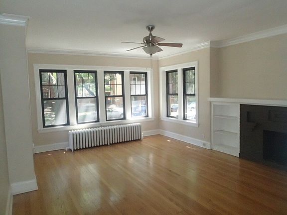 4th image of 6618 N Rockwell St