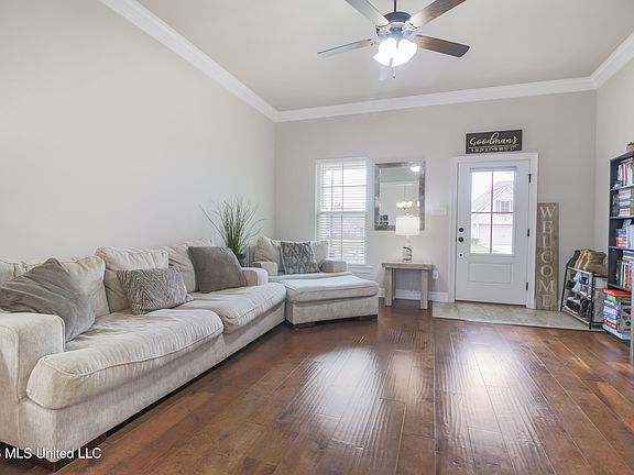 4th image of 3700 Victor Ln