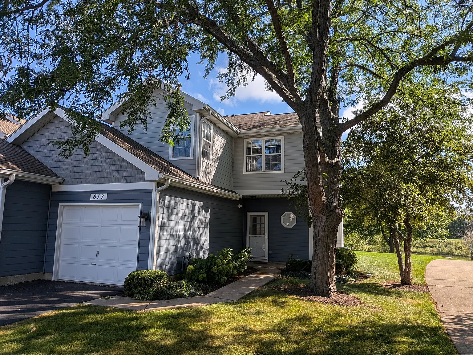 3 bed, 2.5 bath, 1400 sqft, $2,500 — Photo 1