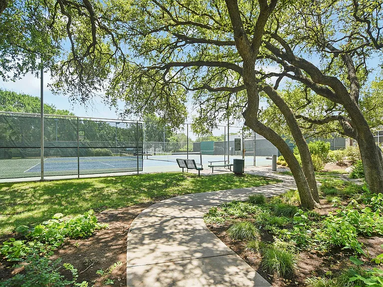 6808 Luckenbach Ln — Photo 30
