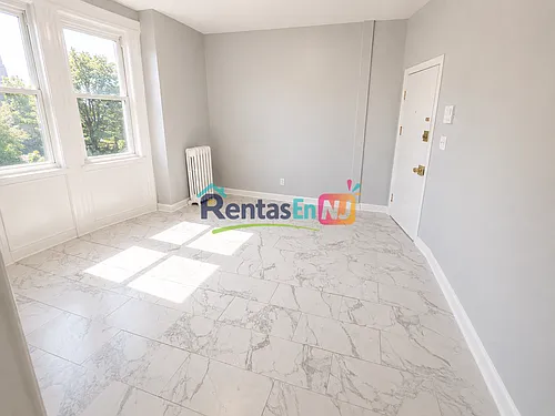 233 Littleton Ave Photo 1