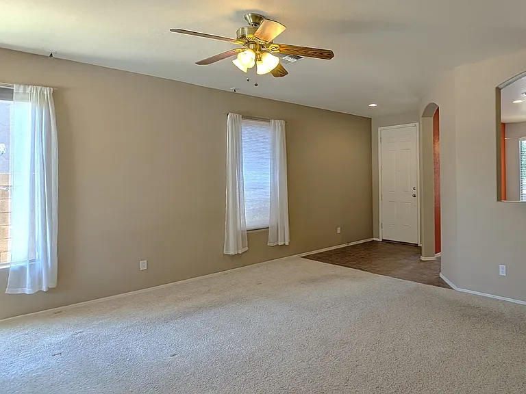4236 E Oxford Ln — Photo 8