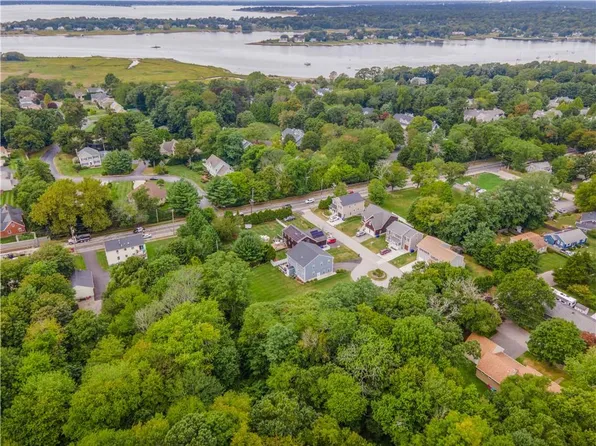 5 Village Rd, Warren, RI 02885