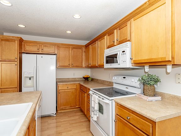 4th image of 773 SE Willow Brook Ct