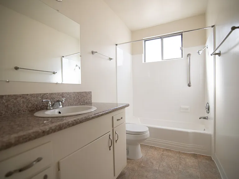 Vine Street Apartments — Photo 5