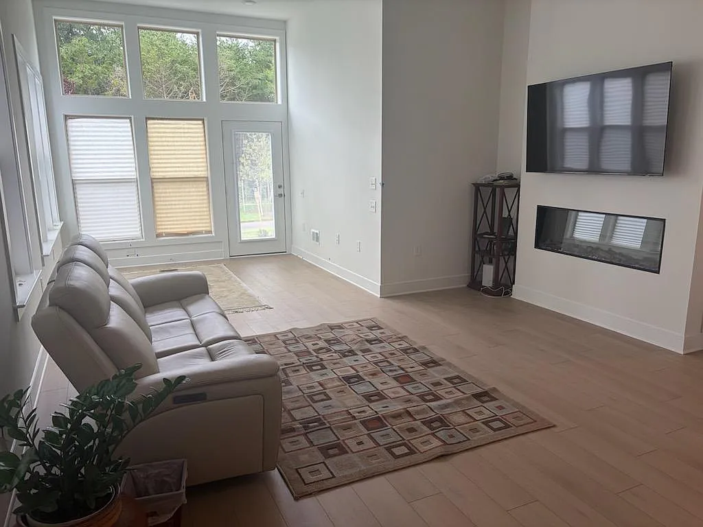 3 bed, 2800 sqft, $4,000 — Photo 4