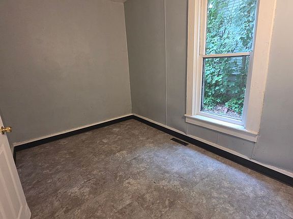 5th image of 550 E 5th St #1