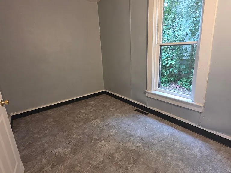 550 E 5th St #1 — Photo 5