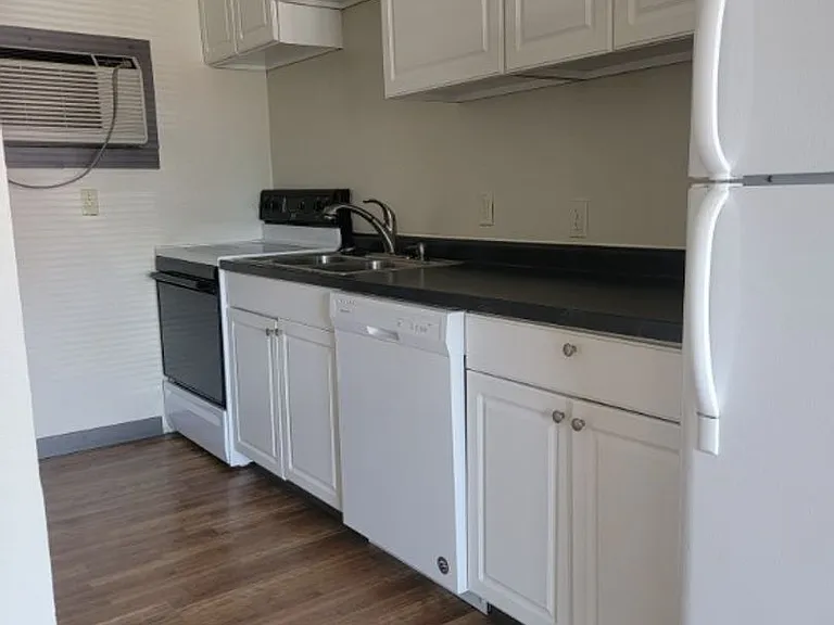 925 N Main St — Photo 7