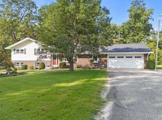 10 Forest Ridge Ln, Troy, MO 63379