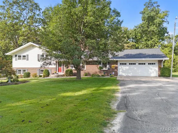 10 Forest Ridge Ln, Troy, MO 63379