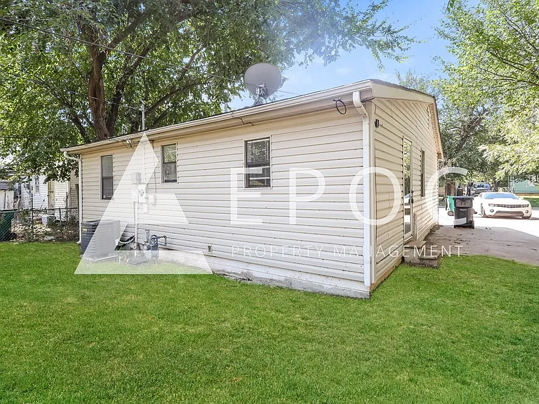 3737 SW 26th St — Photo 14