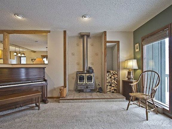 004_Living Room