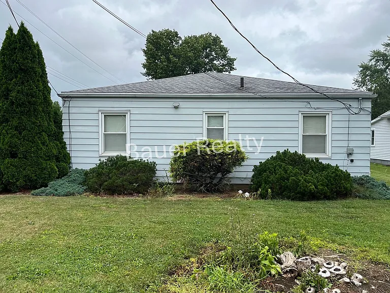 1003-1005 Masters Ave — Photo 5
