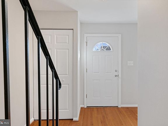 2nd image of 9814 Lakepointe Dr
