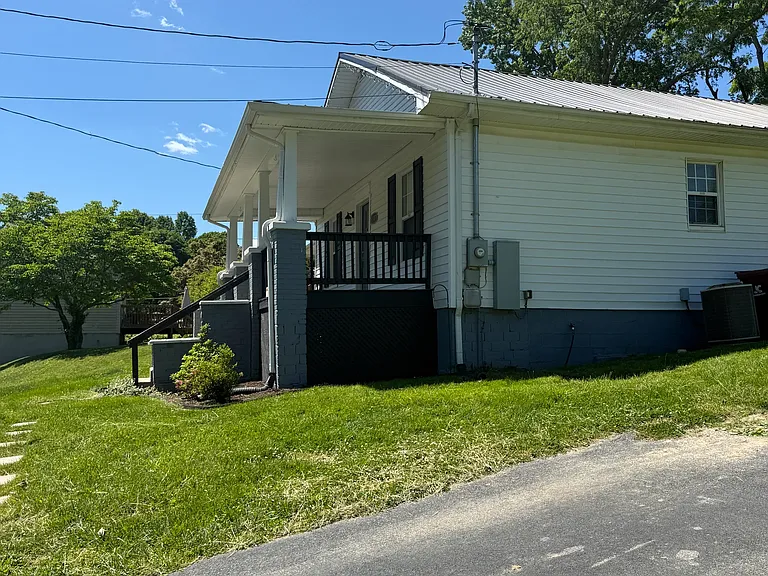 1107 Miller St — Photo 15