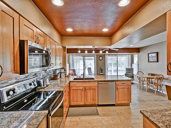 4th image of 17635 N Whispering Oaks Dr