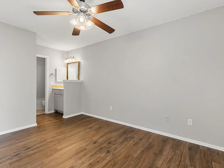 413 Country Aire Dr — Photo 16