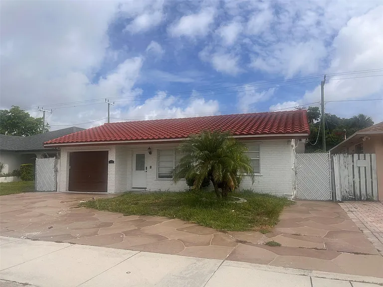 1741 NE 39th St — Photo 3