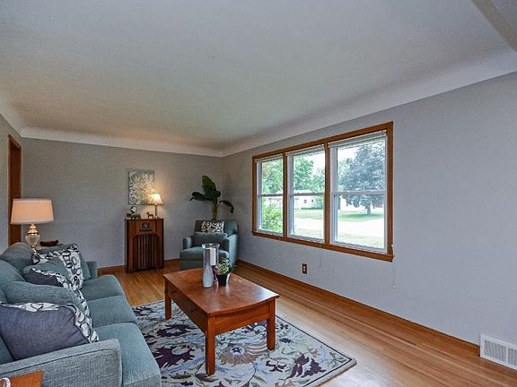 5th image of 7444 Park Ave S