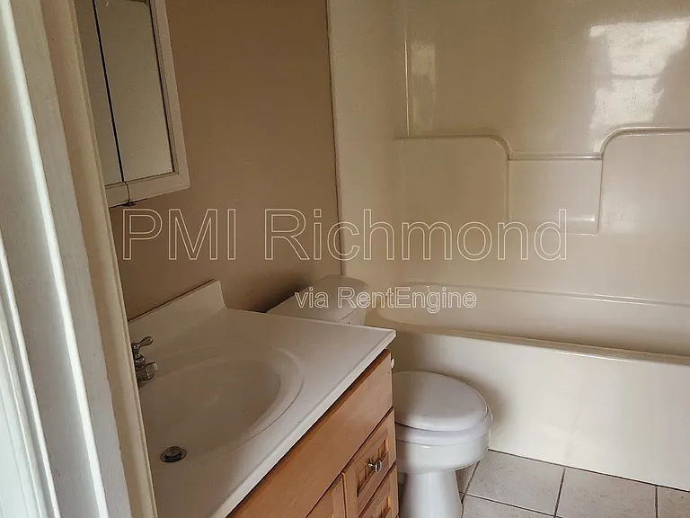 411 S Laurel St — Photo 17