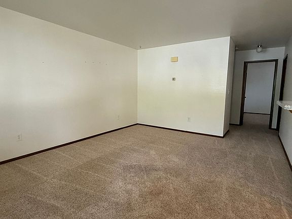5th image of 3679 Grant Dr