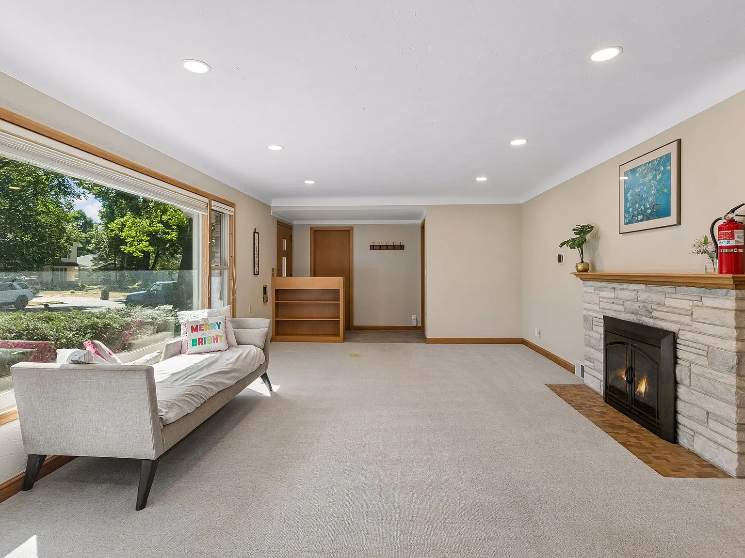 4 bed, 2735 sqft, $3,450 — Photo 3
