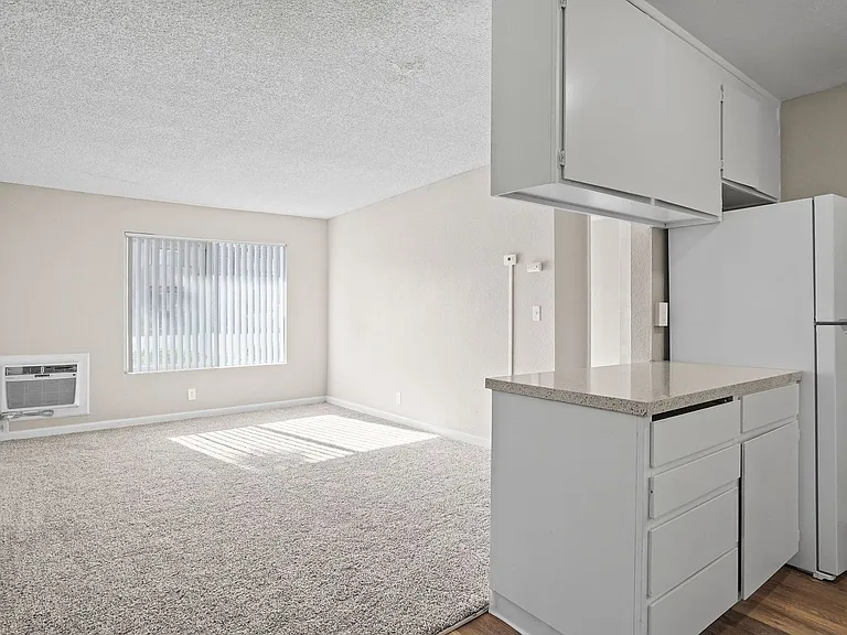 2433 Country Club Blvd — Photo 11