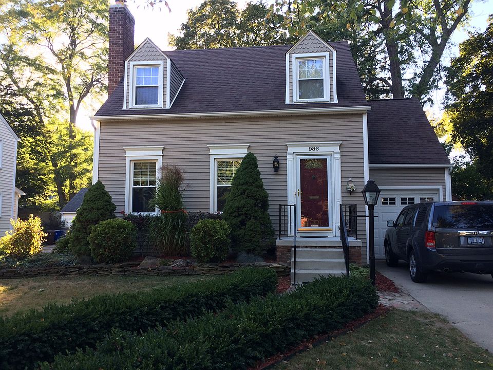 1st image of 986 Roosevelt St