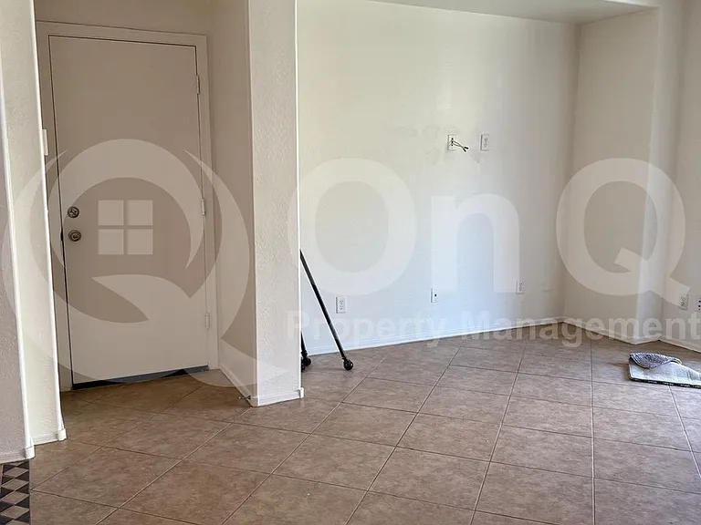 1195 E Gail Dr — Photo 5