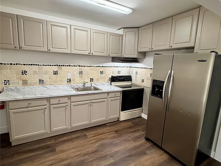 1200 NW 37th Ave #2 — Photo 3
