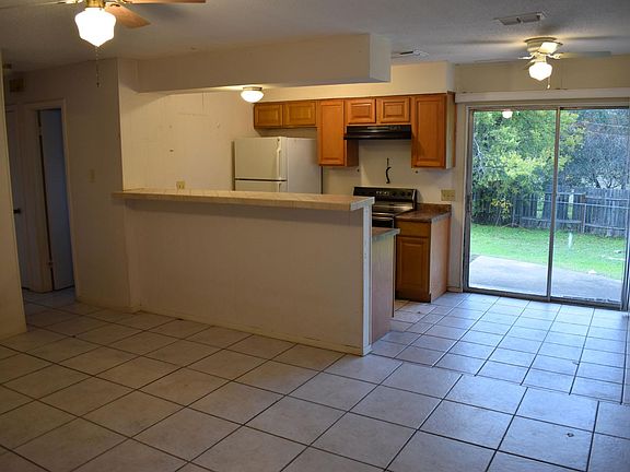 3rd image of 912 E Austin Ave #912
