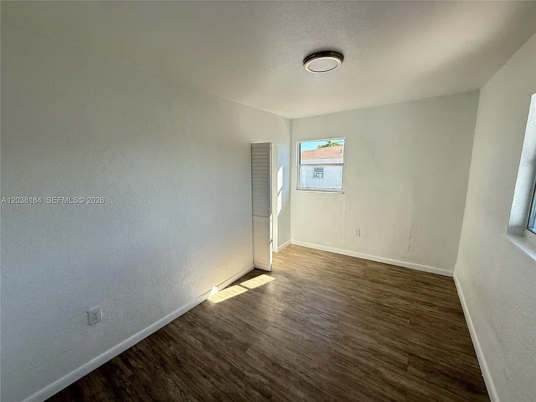 236 SW 10th Ave #B — Photo 7