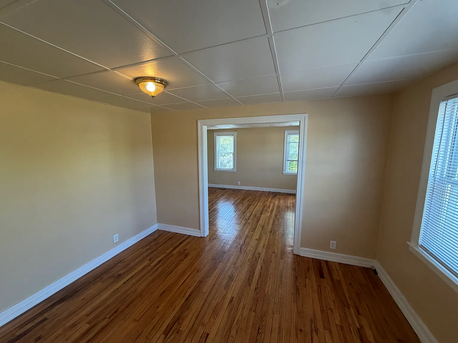 3 bed, 1100 sqft, $1,100 — Photo 1