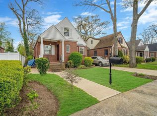 8 Louise Pl, Valley Stream, NY 11580