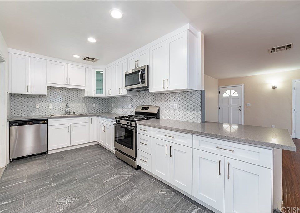 1st image of 12749 Victory Blvd