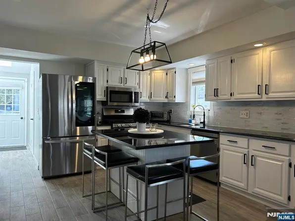 80 Prospect St, Midland Park, NJ 07432